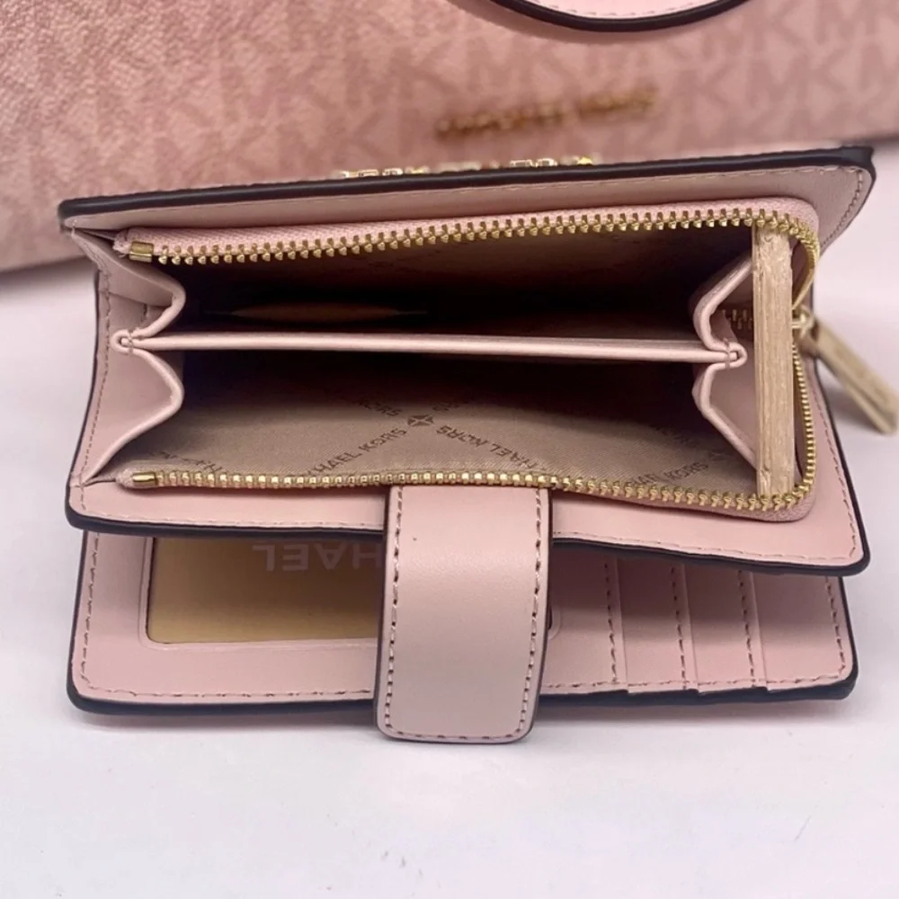 MICHAEL KORS Medium Signature Bifold Wallet Powder Blush
